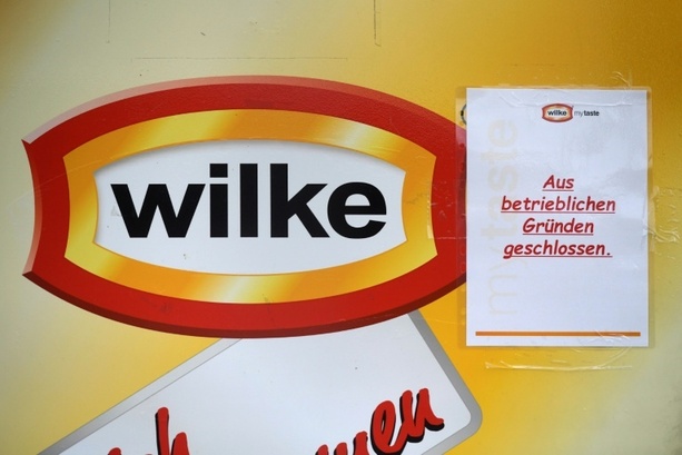 Bild vergr&ouml;&szlig;ern: Elf Tote durch keimverseuchte Wurst: Prozess um Skandalfirma in Hessen gestartet