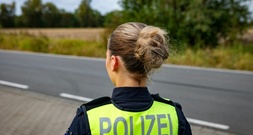 Frontalzusammenstoß von zwei Autos in Brandenburg: Drei Menschen tot