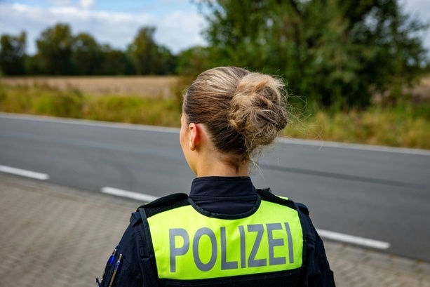 Bild vergr&ouml;&szlig;ern: Frontalzusammenstoß von zwei Autos in Brandenburg: Drei Menschen tot
