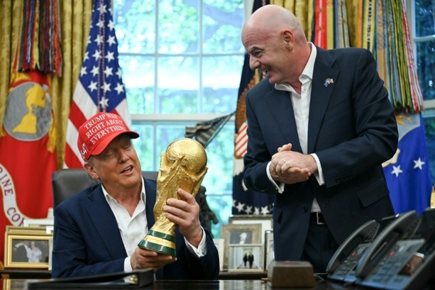 Bild vergr&ouml;&szlig;ern: Aufgehobene Sperre für US-Stürmer: Trumps Anruf bei Infantino löst WM-Skandal aus