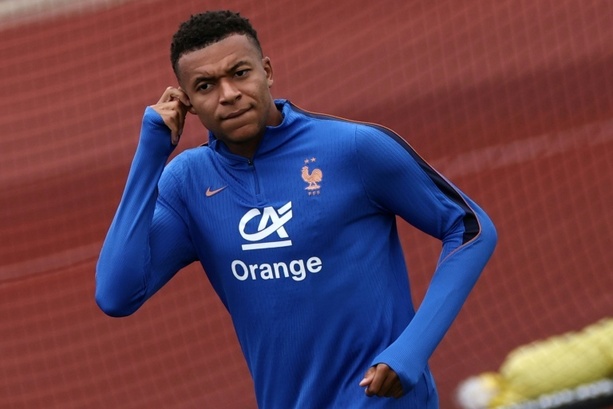 Bild vergr&ouml;&szlig;ern: Paraguays Regierung verurteilt rassistische Beleidigung von Kylian Mbappé