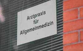 Lang nennt geplante Attestpflicht ab Tag eins eine 