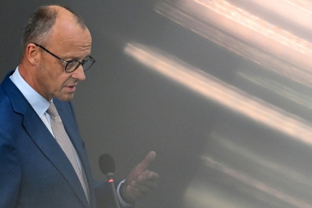 Bild vergr&ouml;&szlig;ern: Kanzler Merz gibt Regierungserklärung im Bundestag ab
