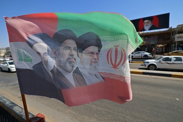Bild vergr&ouml;&szlig;ern: Getöteter iranischer Machthaber Chamenei wird in seiner Heimatstadt beigesetzt