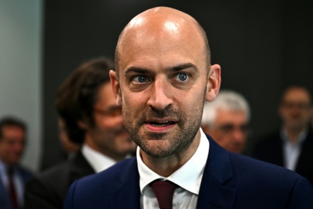 Bild vergr&ouml;&szlig;ern: Frankreichs Außenminister Barrot gibt dem Iran die Schuld an US-Angriffen