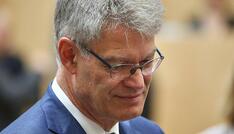 Schnieder erwartet autonome Fahrangebote noch als Minister