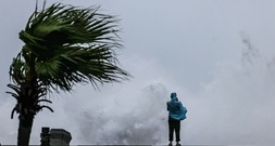 Mehr als 14.000 Menschen bringen sich in Taiwan vor Taifun 