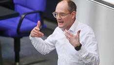 Grünen-Politiker Dahmen will Deutschland notfalls mit der Waffe verteidigen