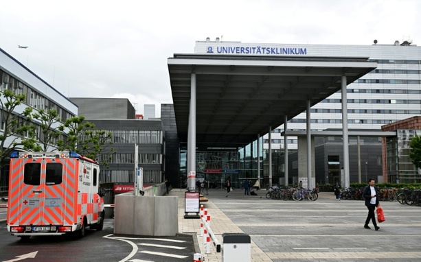 Bild vergr&ouml;&szlig;ern: Zweiter mit Ebola infizierter US-Bürger wird in Frankfurt behandelt