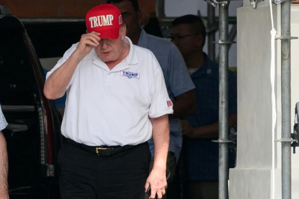 Bild vergr&ouml;&szlig;ern: Trump will Straße von Hormus übernehmen und für Schutz bezahlt werden