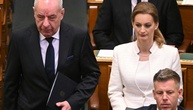 Ungarisches Parlament stimmt für Verfassungsänderung zur Absetzung des Präsidenten