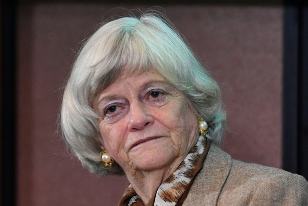 Bild vergr&ouml;&szlig;ern: Ermittler: Britische Ex-Ministerin Widdecombe wurde Opfer von gezieltem Angriff