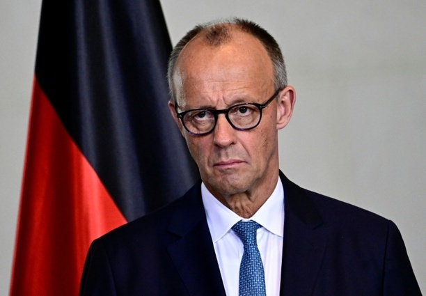 Bild vergr&ouml;&szlig;ern: Merz stellt sich in Sommerpressekonferenz Fragen der Medien