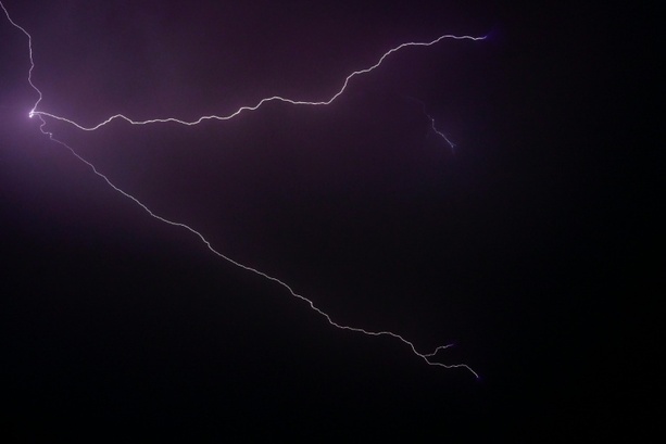 Bild vergr&ouml;&szlig;ern: Stromausfall und überflutete Straßen nach schwerem Unwetter in Reutlingen