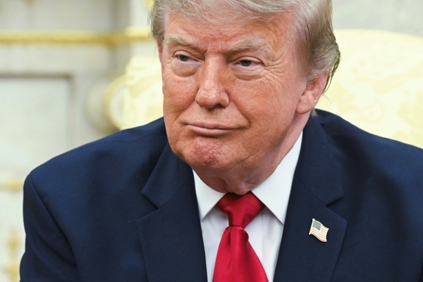 Bild vergr&ouml;&szlig;ern: Trotz Todesschüssen: Trump beharrt auf ICE-Fahrzeugkontrollen