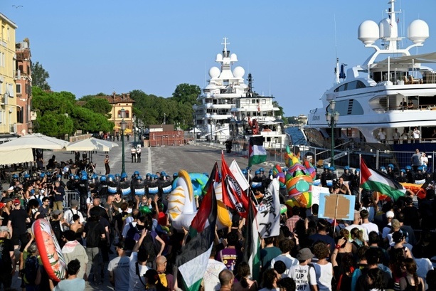 Bild vergr&ouml;&szlig;ern: Zusammenstöße in Venedig bei Ankunft von Mega-Jacht von US-Botschafter