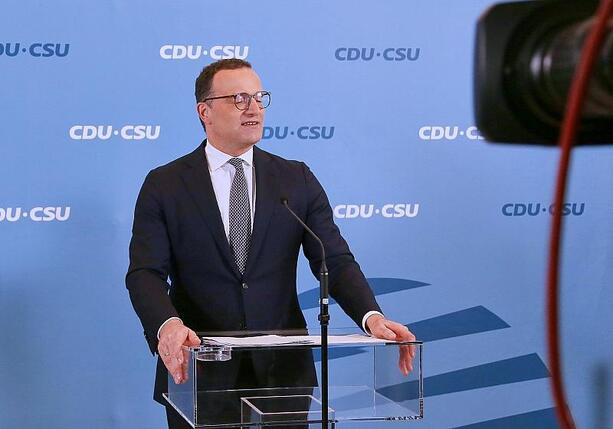 Bild vergr&ouml;&szlig;ern: Strack-Zimmermann: Spahn wegen Leihmutterschaft nicht mehr tragbar