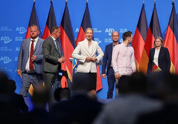 Bild vergr&ouml;&szlig;ern: AfD baut Vorsprung vor Union laut Insa wieder aus