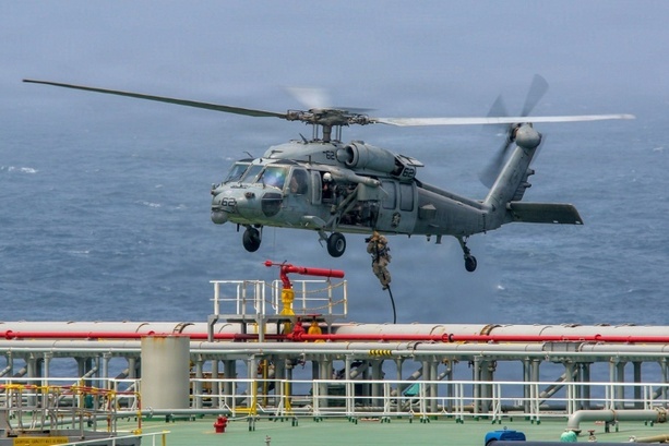 Bild vergr&ouml;&szlig;ern: Nach Tötung von US-Soldaten: US-Armee attackiert Iran - Teheran greift Bahrain und Kuwait an