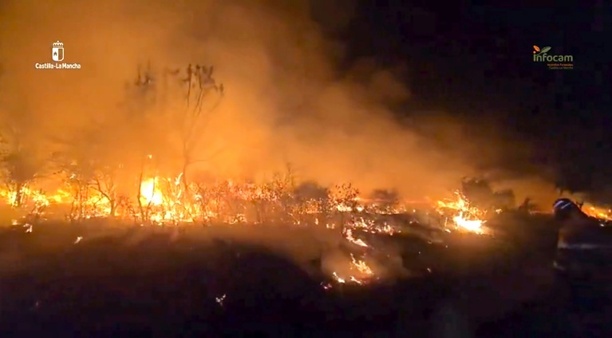 Bild vergr&ouml;&szlig;ern: Waldbrand in Spanien zerstört bereits Fläche von 26.000 Hektar - 1200 Evakuierte