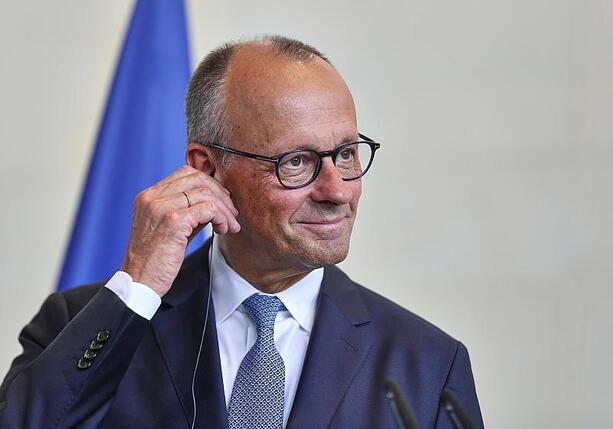 Bild vergr&ouml;&szlig;ern: Merz telefoniert mit neuem britischen Premierminister Burnham