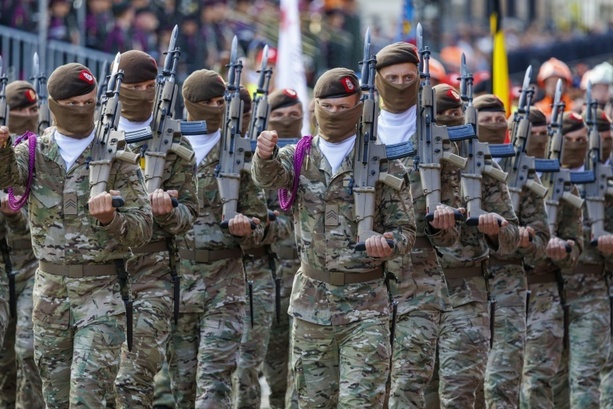 Bild vergr&ouml;&szlig;ern: Belgien feiert Unabhängigkeitstag mit Militärparade - erstmals ukrainisches Kontingent dabei