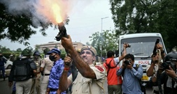 Indische Kakerlaken-Bewegung will weiter gegen Bildungssystem protestieren