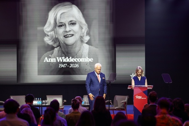 Bild vergr&ouml;&szlig;ern: Brite soll Ex-Ministerin Widdecombe mit 21 Hammer-Schlägen getötet haben