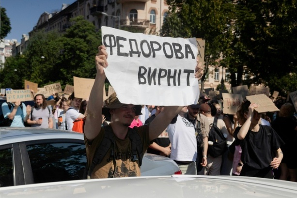 Bild vergr&ouml;&szlig;ern: Nach tagelangen Protesten: Selenskyj entlässt Armeechef Syrsky