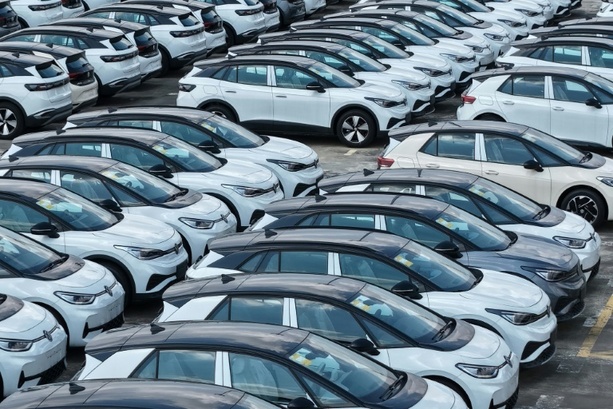 Bild vergr&ouml;&szlig;ern: Mehr Autos pro Einwohner: Pkw-Dichte in Deutschland nimmt weiter zu