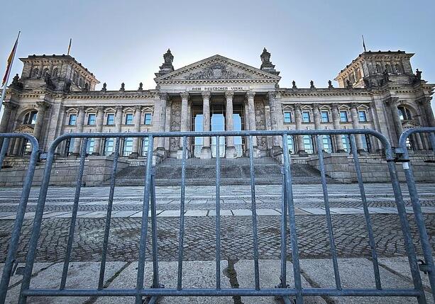 Bild vergr&ouml;&szlig;ern: Karlsruhe weist AfD-Klage gegen 2G+-Regelung im Bundestag ab