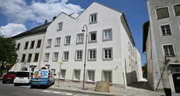 Polizeistation in Hitlers Geburtshaus in Braunau eröffnet - umstrittenes Projekt