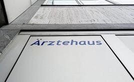 Einnahmen von Arztpraxen steigen wieder stärker als Aufwendungen
