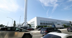 Tesla steigert Umsatz - Musks massive Investitionspläne verunsichern Anleger