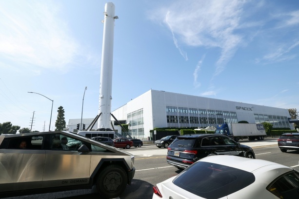 Bild vergr&ouml;&szlig;ern: Tesla steigert Umsatz - Musks massive Investitionspläne verunsichern Anleger
