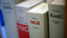 Fast vier Jahre Haft wegen Betrugs in Zusammenhang mit Millionenschaden in Bayern