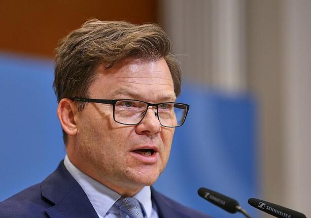 Bild vergr&ouml;&szlig;ern: Schneider pocht auf Verlässlichkeit im EU-Emissionshandel