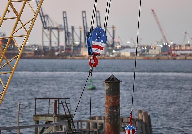 Bild vergr&ouml;&szlig;ern: Trump verhängt neue Zölle auf Importe aus 60 Ländern