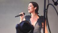 Gracie Abrams auf Platz eins der Album-Charts