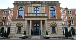 Merz und Merkel auf dem Grünen Hügel: Bayreuther Festspiele beginnen