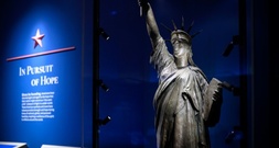 Trump ordnet Warnschilder vor US-Geschichtsmuseum in Washington an