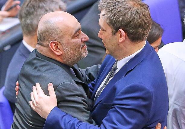 Bild vergr&ouml;&szlig;ern: Insa: Grüne jetzt deutlich vor SPD - AfD bleibt stärkste Kraft