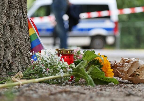 Bild vergr&ouml;&szlig;ern: Bundesopferbeauftragter übernimmt Betreuung nach CSD-Anschlag