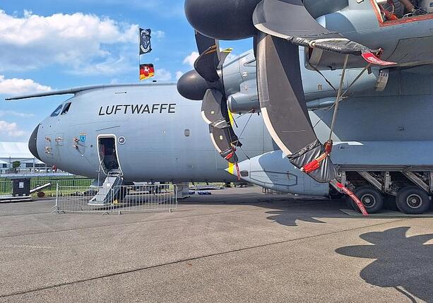 Bild vergr&ouml;&szlig;ern: Bundeswehr unterstützt bei Waldbränden in Frankreich