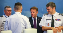 Frankreichs Präsident Macron besucht Waldbrandgebiet