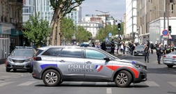Drei Frauen bei Messerangriff in Paris verletzt