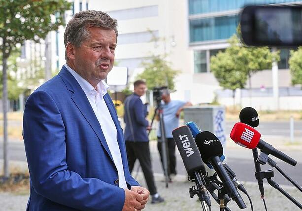 Bild vergr&ouml;&szlig;ern: Schulze will Gefährdern deutschen Pass entziehen