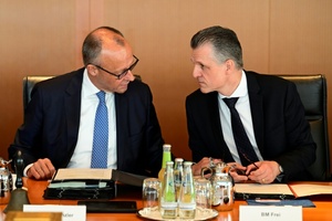 Kabinettsumbildung vollzogen - Merz-Vertrauter Frei neuer Fraktionschef der Union