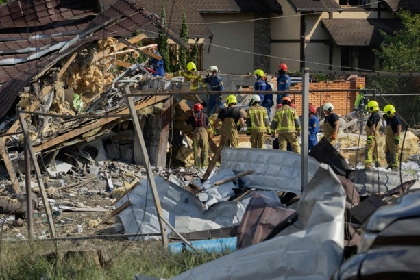 Bild vergr&ouml;&szlig;ern: Nach Selenskyj-Warnung vor massiven Luftangriffen: Explosionen in Kiew