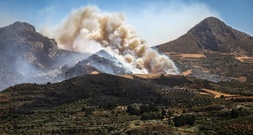 Neue Waldbrände in Griechenland ausgebrochen - neues Feuer im Westen der Türkei